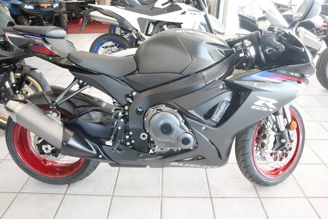 2026 Suzuki GSX-R600 — front three-quarter view