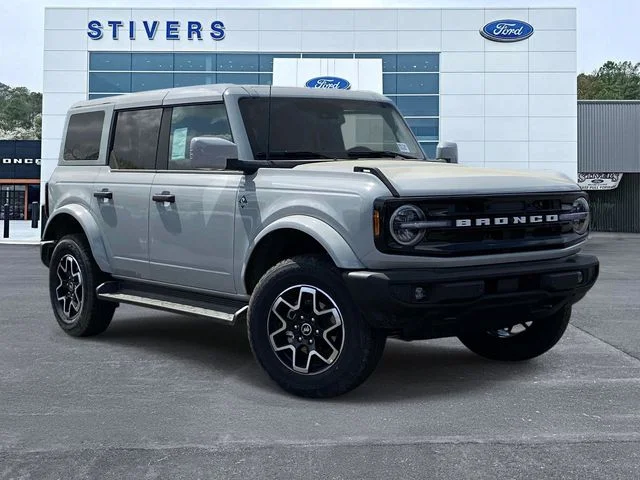 2026 Ford Bronco Outer Banks in Avalanche — front three-quarter view