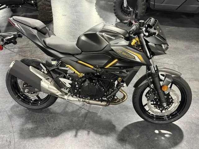 2026 Kawasaki Z500 ABS — front three-quarter view