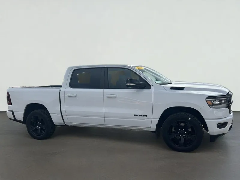 2021 RAM 1500 Big Horn Crew Cab 4x4 5'7' Box in Bright White Clearcoat — front three-quarter view