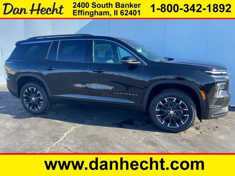 2026 Chevrolet Traverse LT in Mosaic Black Metallic — front three-quarter view