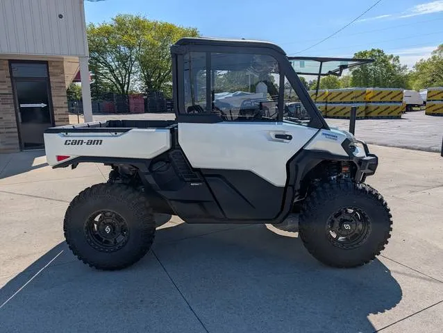 2026 Can-Am® Defender Limited HD11