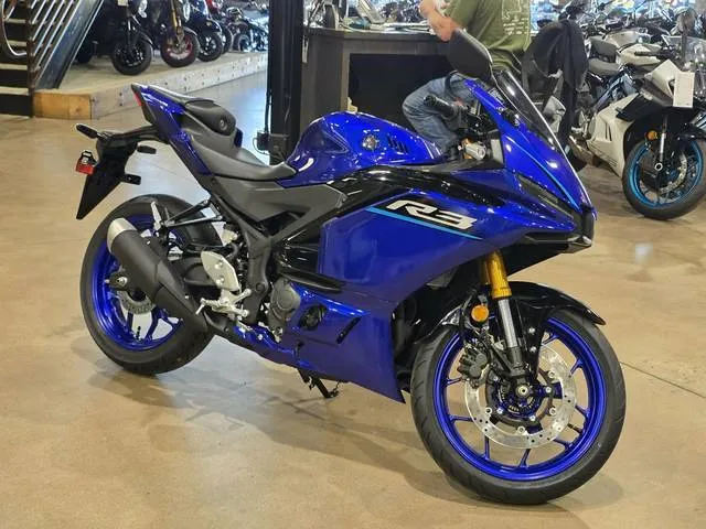2026 Yamaha YZF-R3 — front three-quarter view