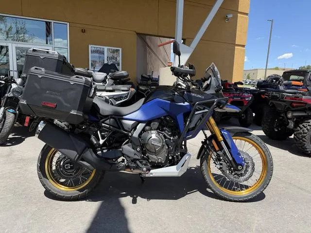 2023 Suzuki V-Strom 800DE Adventure — front three-quarter view