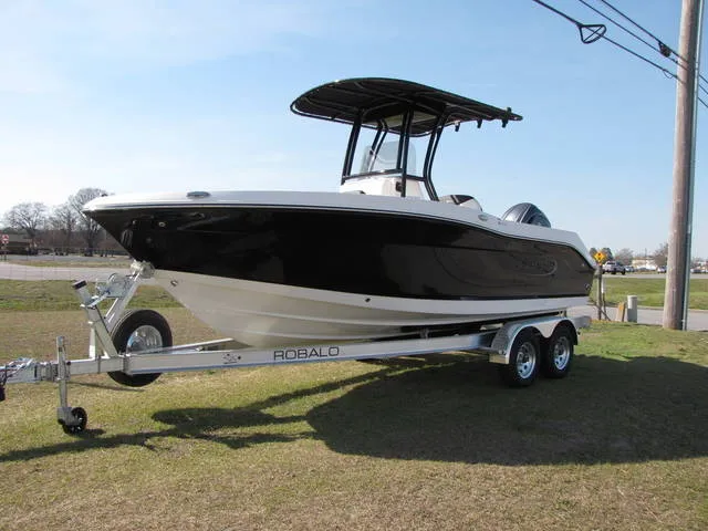 2024 Robalo R202EX — front three-quarter view