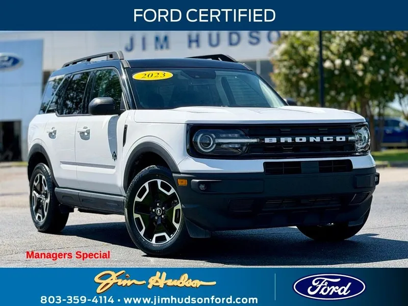 2023 Ford Bronco Sport Outer Banks CERTIFIED TECH PACKAGE PAINTED SHADOW ROOF in Oxford White — front three-quarter view