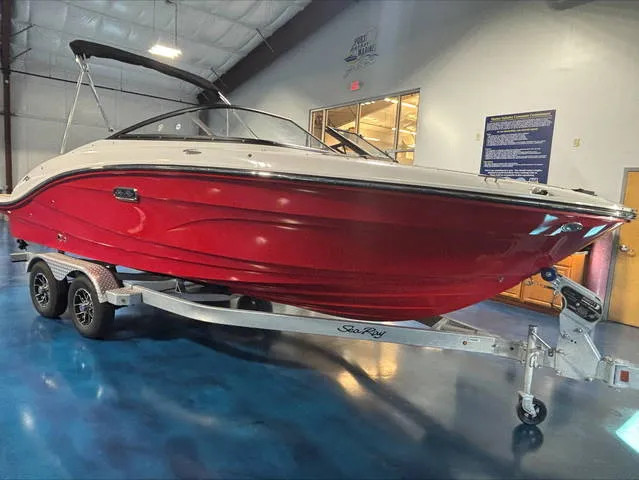 2026 Sea Ray 210 SPX — front three-quarter view