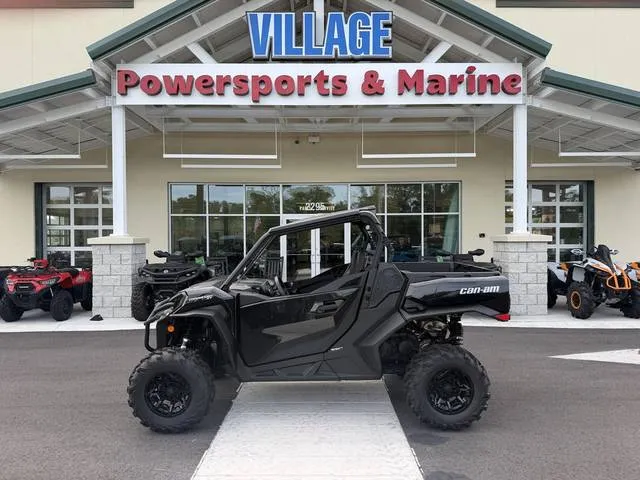 2026 Can-Am® Commander XT 700 — front three-quarter view