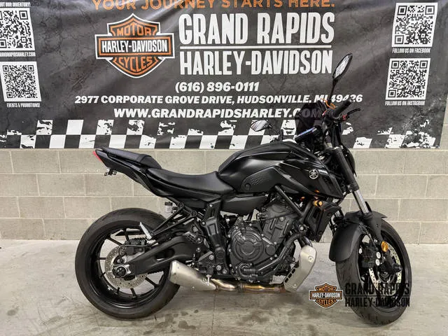 2022 Yamaha MT-07 — front three-quarter view