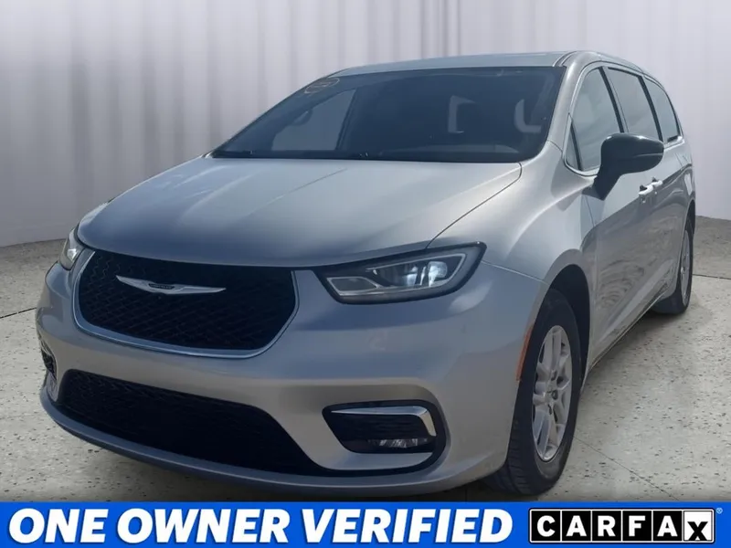 2024 Chrysler Pacifica Touring L in Silver Mist Clearcoat — front three-quarter view