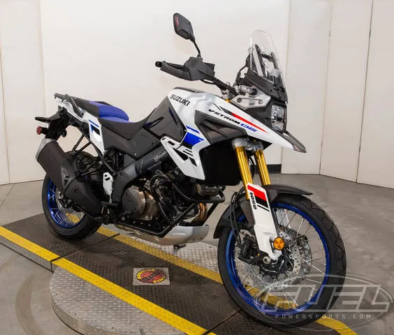 2026 Suzuki V-STROM 1050DE — front three-quarter view