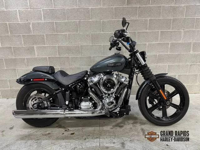 2025 Harley-Davidson® FXBB - Street Bob® — front three-quarter view
