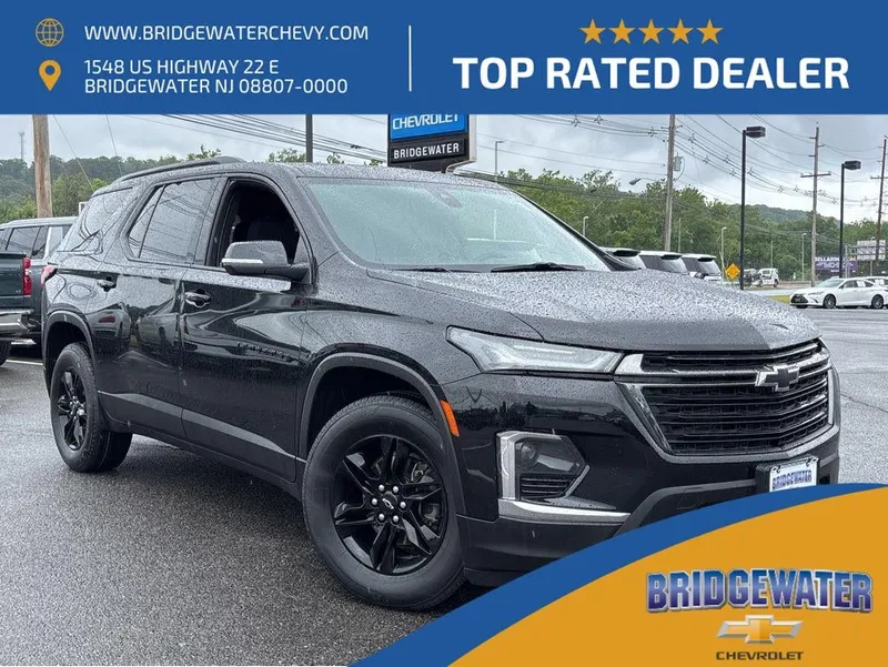 2023 Chevrolet Traverse LT Cloth in Mosaic Black Metallic — front three-quarter view