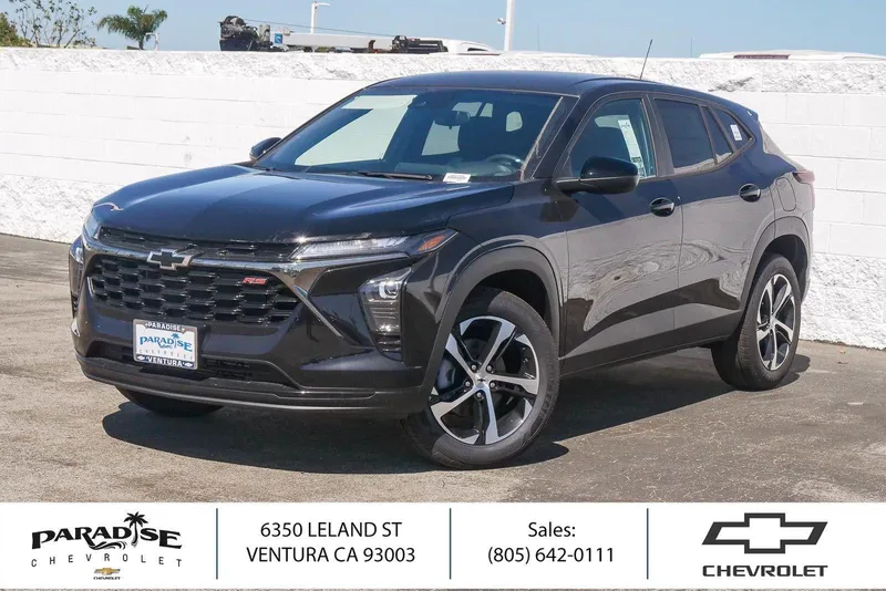 2026 Chevrolet Trax FWD 4dr 1RS in Mosaic Black Metallic — front three-quarter view