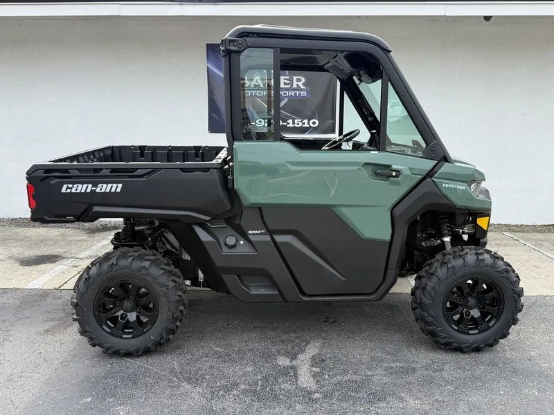 2026 Can-Am Defender DPS CAB HD10 — front three-quarter view