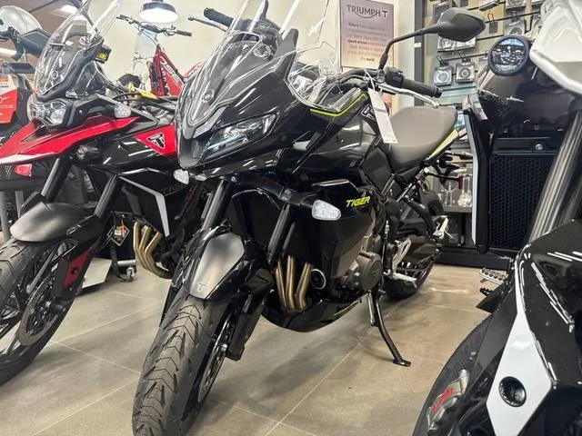 2025 Triumph TIGER SPT — front three-quarter view