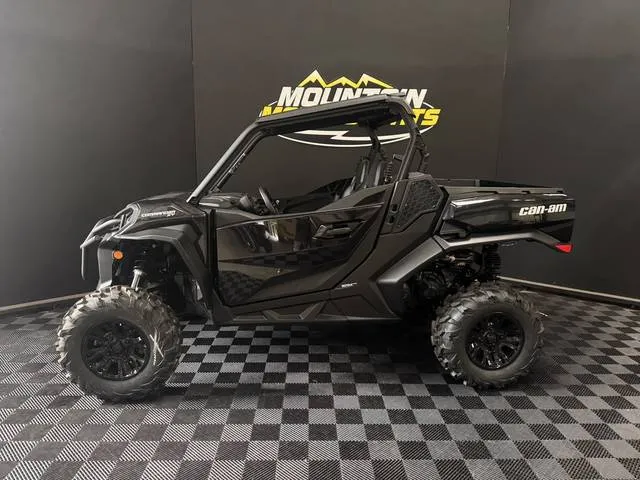 2026 Can-Am® Commander XT 1000R — front three-quarter view