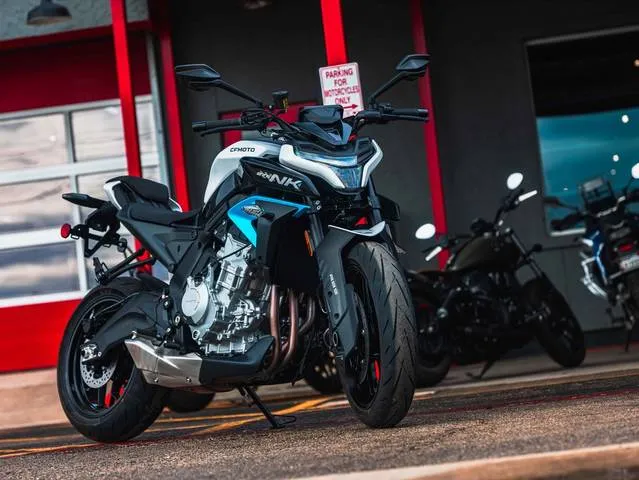 2026 CFMOTO 675NK — front three-quarter view