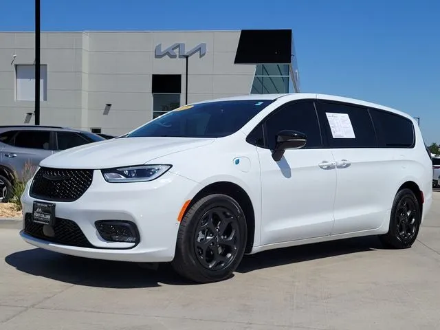 2024 Chrysler Pacifica Hybrid Select S Appearance in Bright White Clearcoat — front three-quarter view