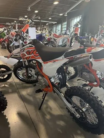 2025 Kayo TT 125 EFI — front three-quarter view
