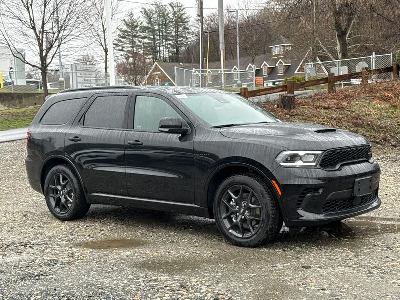 2026 Dodge Durango GT Plus HEMI V8 in Db Black Clearcoat — front three-quarter view