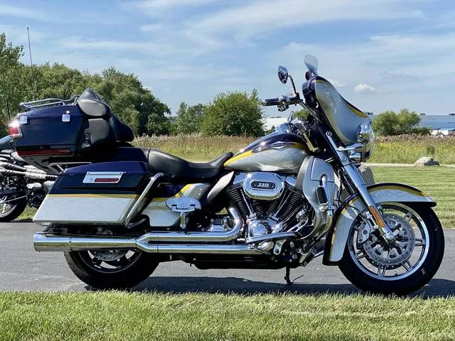 2012 Harley-Davidson® FLHTCUSE7 - CVO™ Ultra Classic® Electra Glide® — front three-quarter view