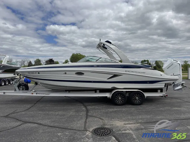 2025 Crownline 290 XSS — front three-quarter view