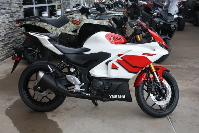 2026 Yamaha YZF-R3 — front three-quarter view