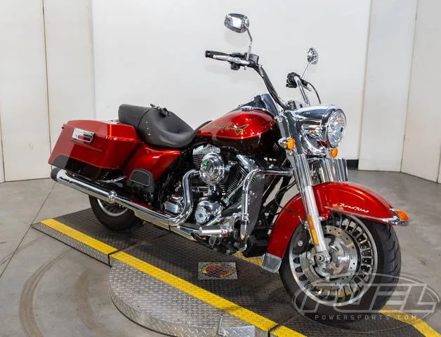 2013 Harley-Davidson® FLHRC - Road King® Classic — front three-quarter view