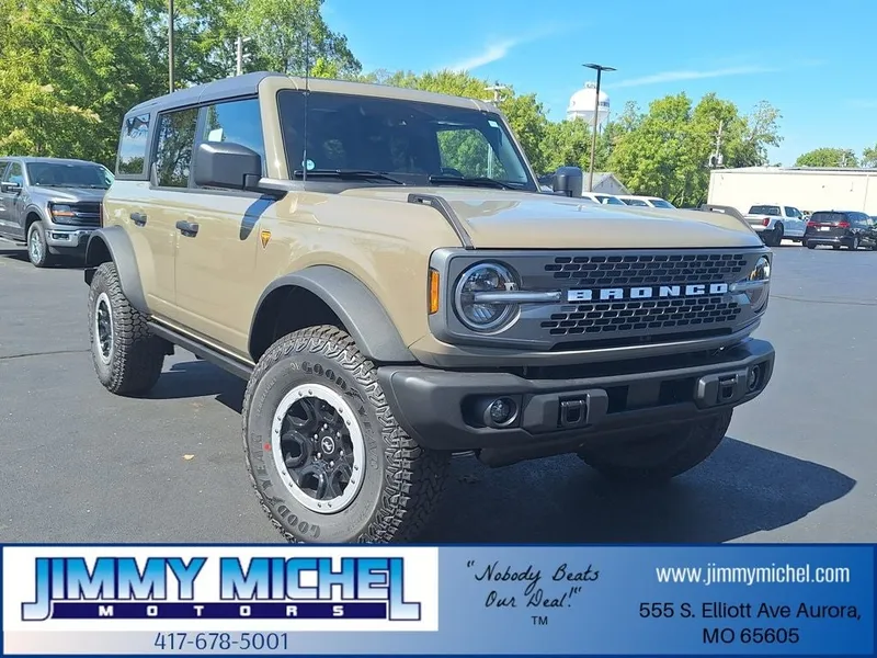 2025 Ford Bronco Badlands in Marsh Gray — front three-quarter view
