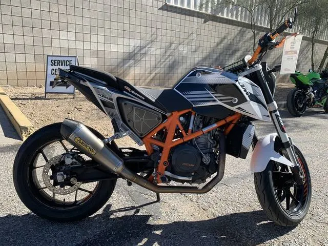 2014 KTM 690 Duke — front three-quarter view