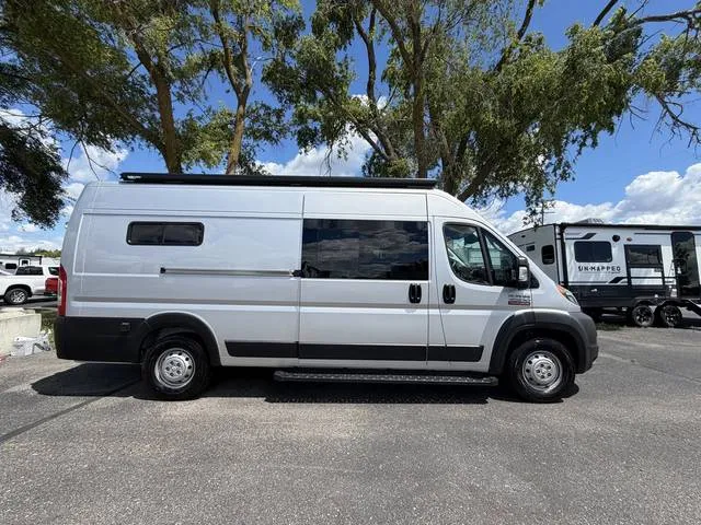 2022 FCA USA LLC PROMASTER — front three-quarter view
