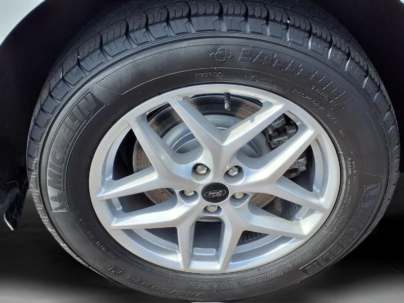 2023 Ford Edge SEL in Star White Metallic Tri-Coat Az — front three-quarter view