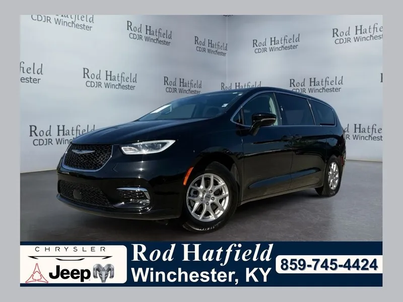 2024 Chrysler Pacifica Touring L in Diamond Black Crystal Pearlcoat — front three-quarter view