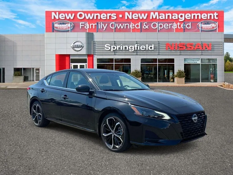 2026 Nissan Altima 2.5 SR in Super Black Clearcoat — front three-quarter view