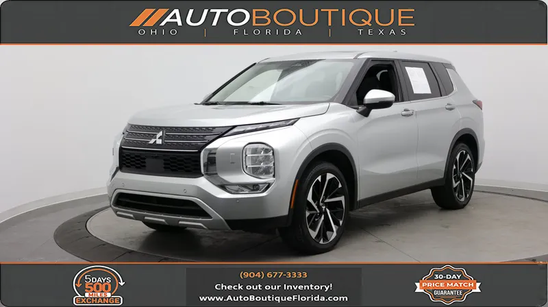 2024 Mitsubishi Outlander SE in Silver — front three-quarter view