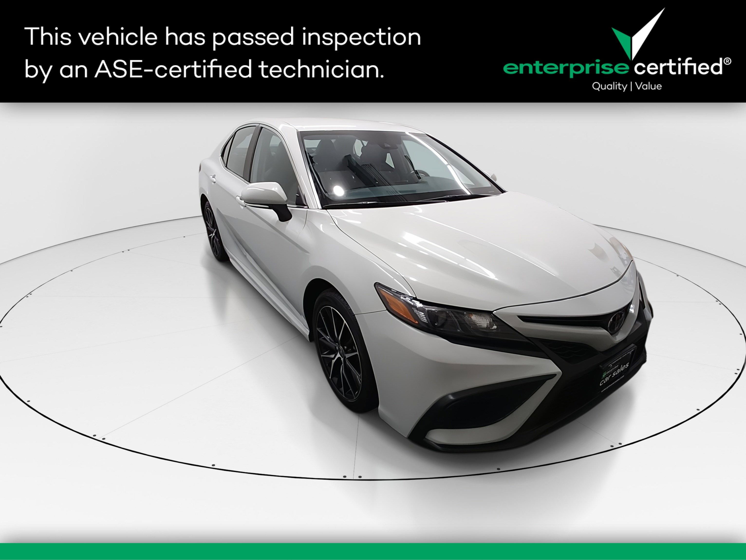 2024 Toyota Camry SE Auto — front three-quarter view