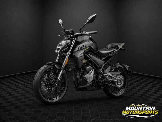 2026 CFMOTO 300NK — front three-quarter view
