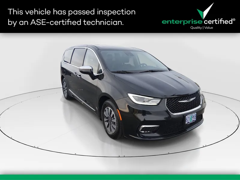 2023 Chrysler Pacifica Hybrid Limited FWD — front three-quarter view