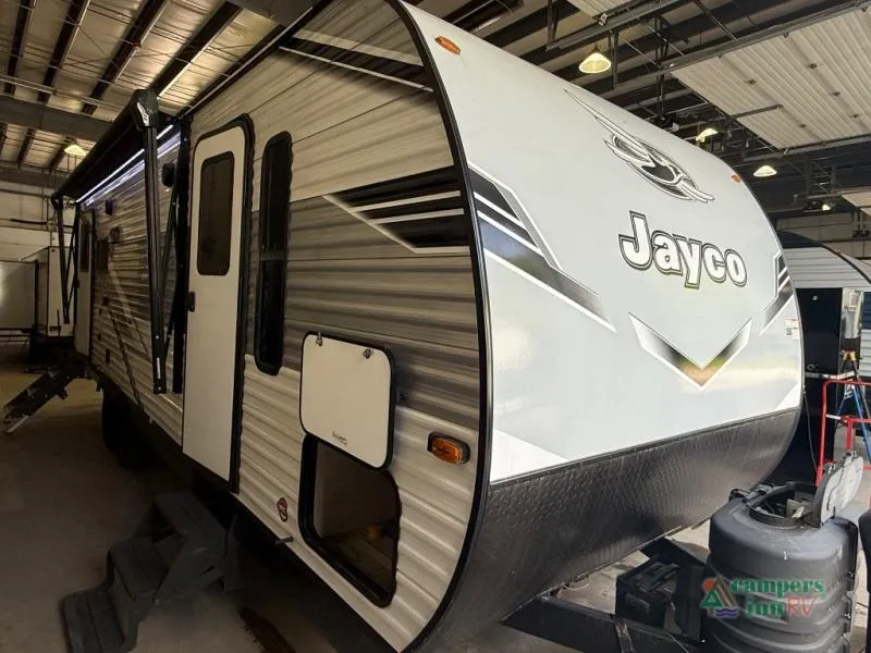 2025 Jayco Jay Flight — front three-quarter view