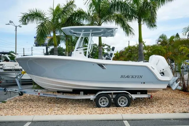2026 Blackfin 222CC — front three-quarter view