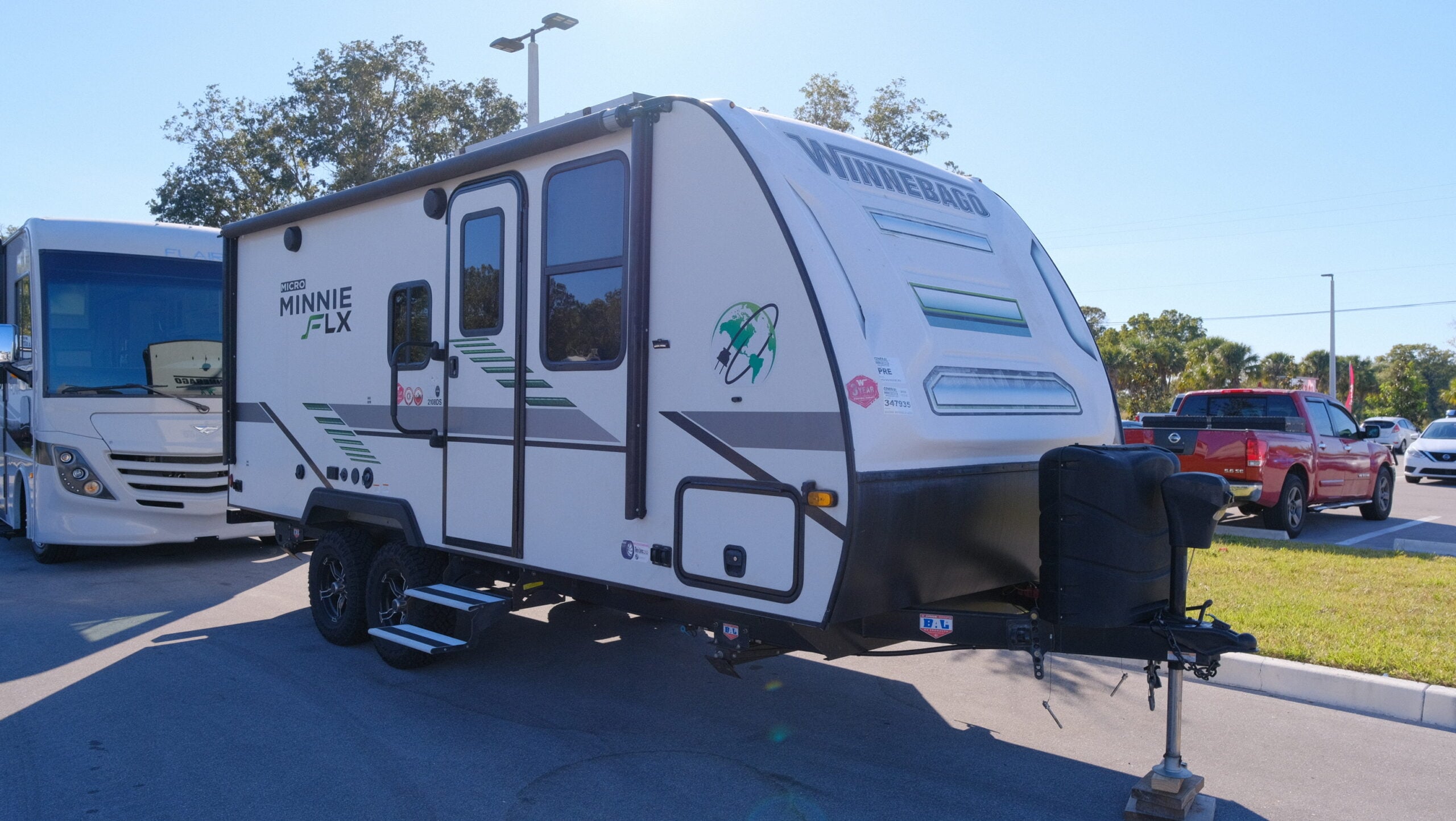 2022 Winnebago Micro Minnie FLX — front three-quarter view