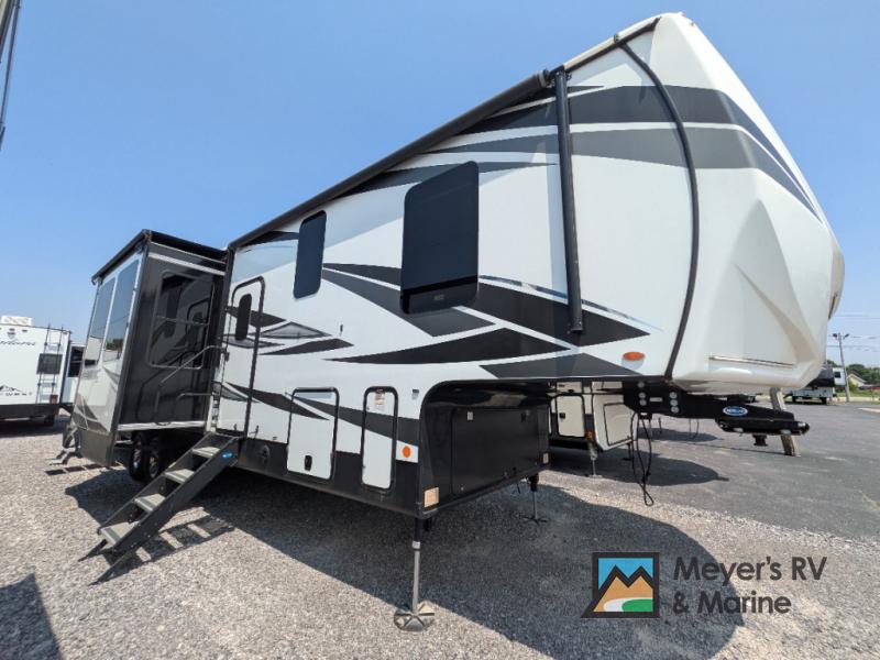 2020 Jayco Seismic — front three-quarter view
