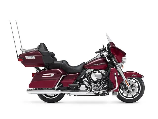 2016 Harley-Davidson® FLHTK - Ultra Limited — front three-quarter view