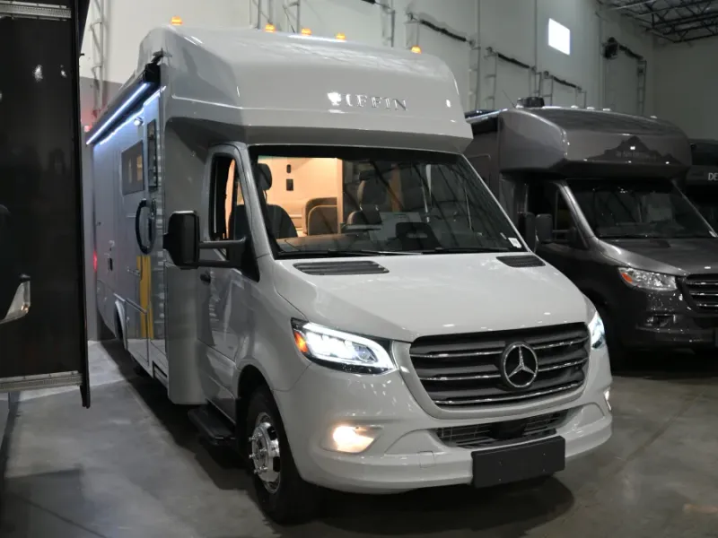 2027 Tiffin WAYFARER — front three-quarter view