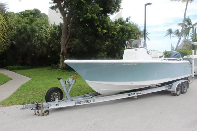2021 Sea Hunt Ultra 229 — front three-quarter view