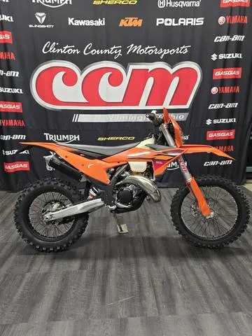 2026 KTM 150 XC-W — front three-quarter view