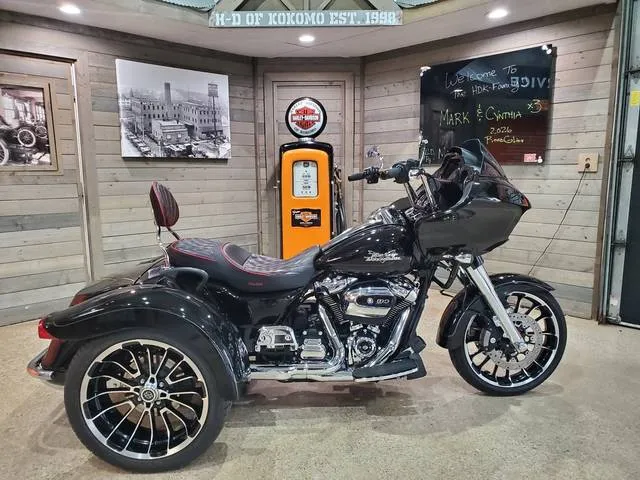 2023 Harley-Davidson® FLTRT - Road Glide® 3 — front three-quarter view