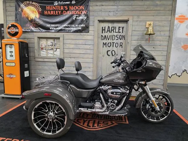2023 Harley-Davidson® FLTRT - Road Glide® 3 — front three-quarter view