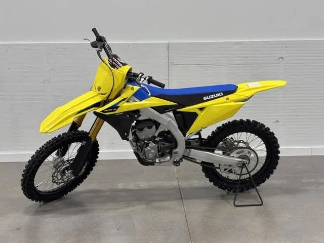 2026 Suzuki RM-Z250 — front three-quarter view